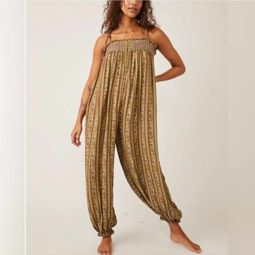 Free People rule the world romper